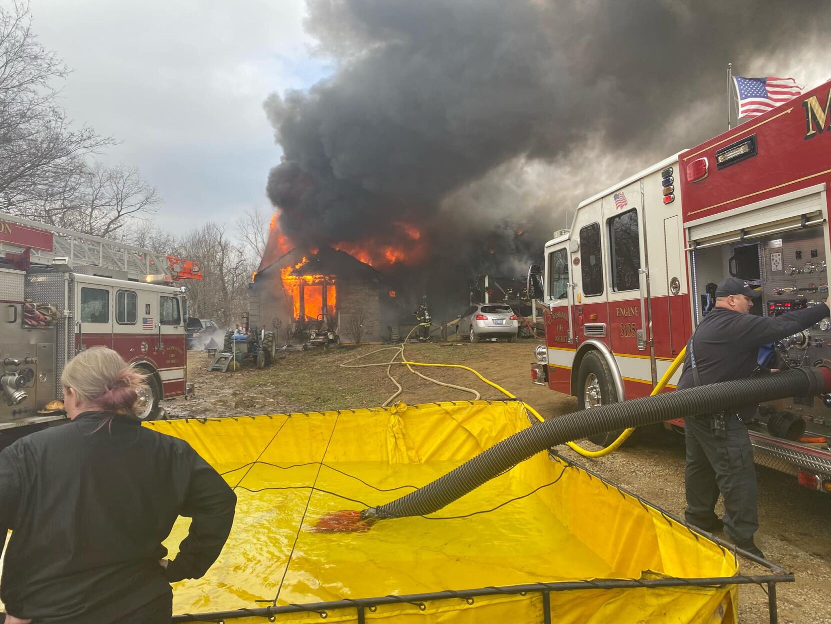 2 firefighters injured in Mt. Washington house fire